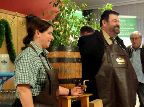 2 GAFA-Absolventen eröffneten das Oktoberfest des Kochverbandes: Michael Schneider (11. Jg.) und Martina Haslinger (31. Jg.)