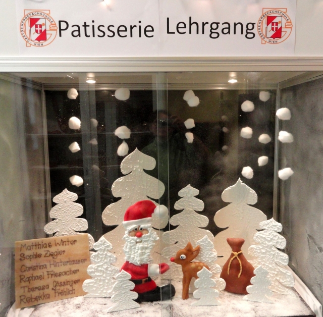 Und die Patisserie-Klasse dekorierte die Vitrinen vor den Augen der GAFA-Besucher für die kommende Weihnachtszeit.